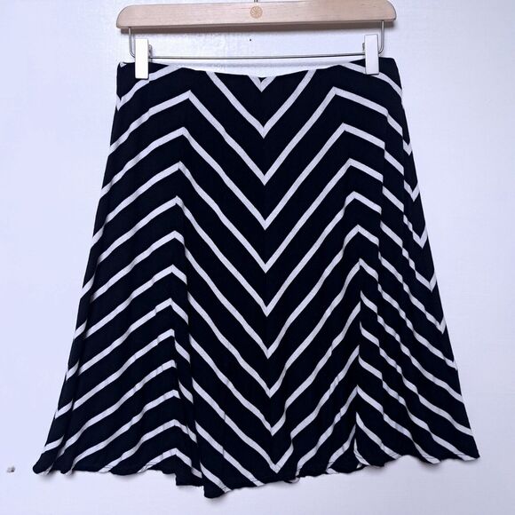 Max Studio Black White Chevron Stripe Skirt Knee Length Pull On Women's Medium - Picture 1 of 7